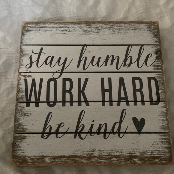 Sincere Surroundings Sign - Picture 1 of 1